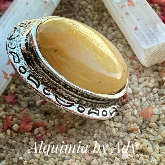 Oversized Silver and yellow jade adjustable Ring - Picture 4 of 7